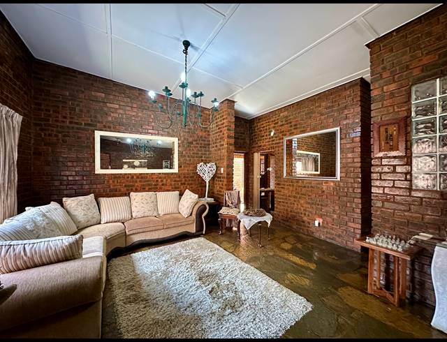4 BEDROOM HOUSE FOR SALE IN MEER EN SEE
